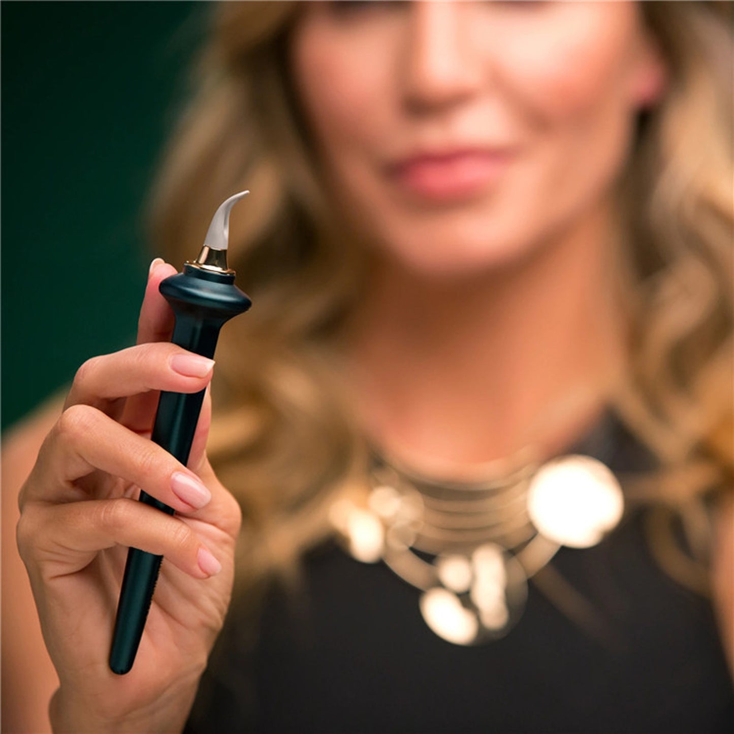 black eyeliner brush tool with a curved tip, Delouris Beauty